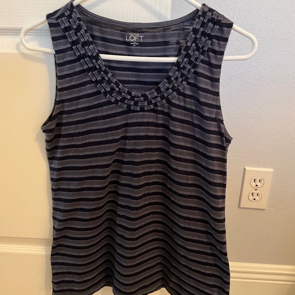 Ann Taylor loft, cute sleeveless shirt, size medium